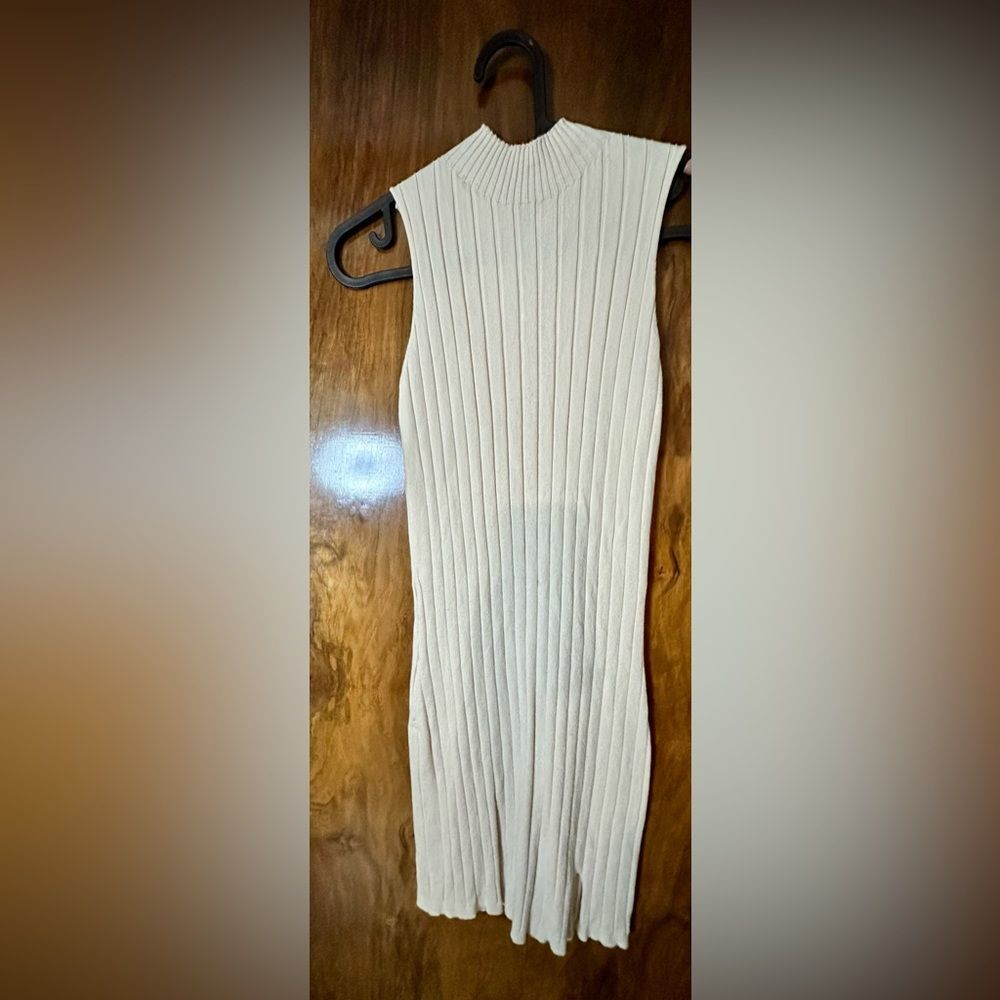 Paper moon, cotton, body on dress